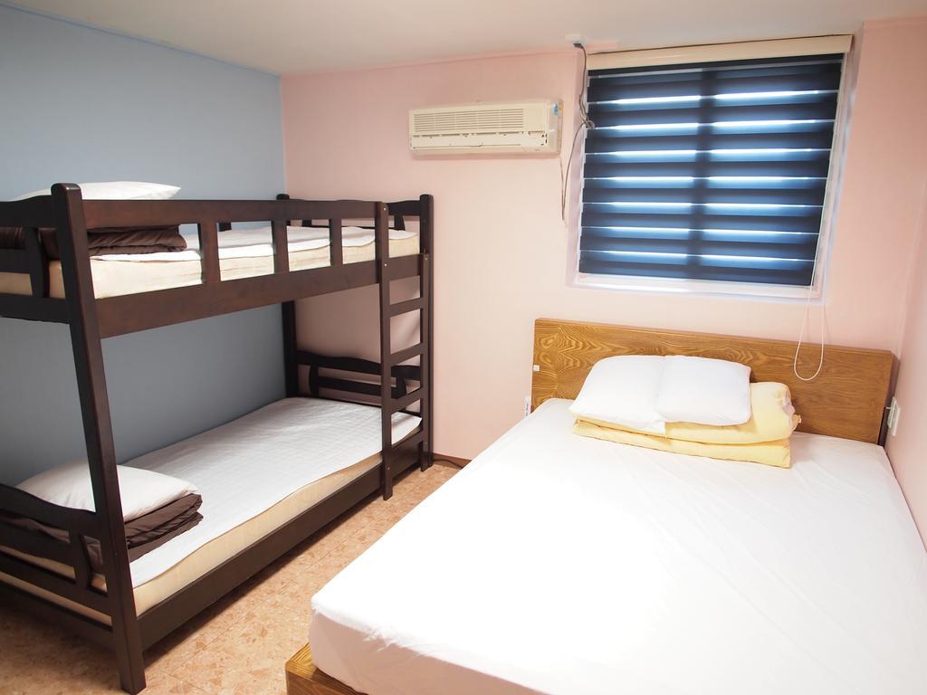 Shinchon Hostel Сеул Номер фото