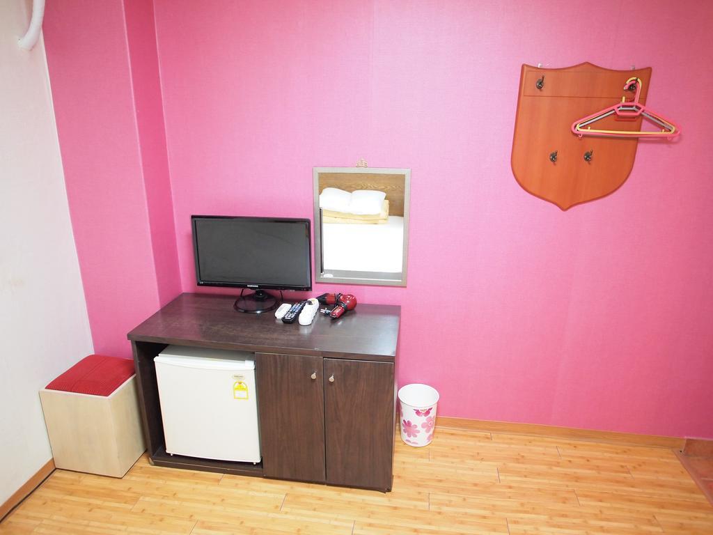 Shinchon Hostel Сеул Номер фото
