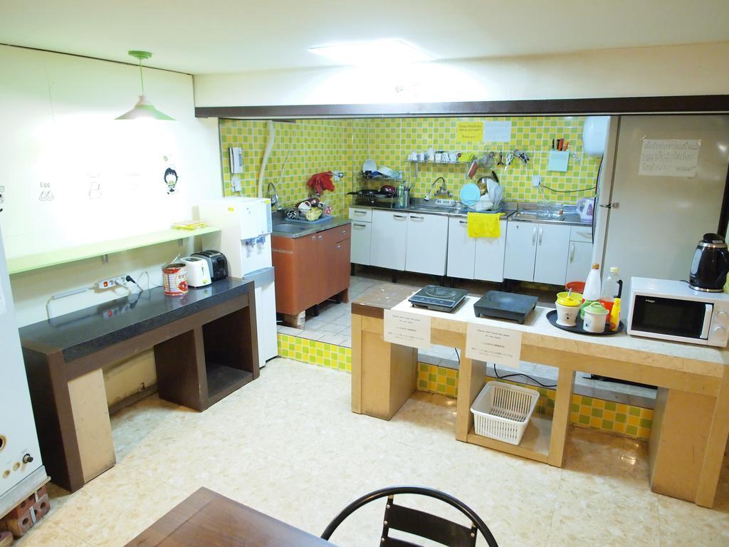 Shinchon Hostel Сеул Экстерьер фото