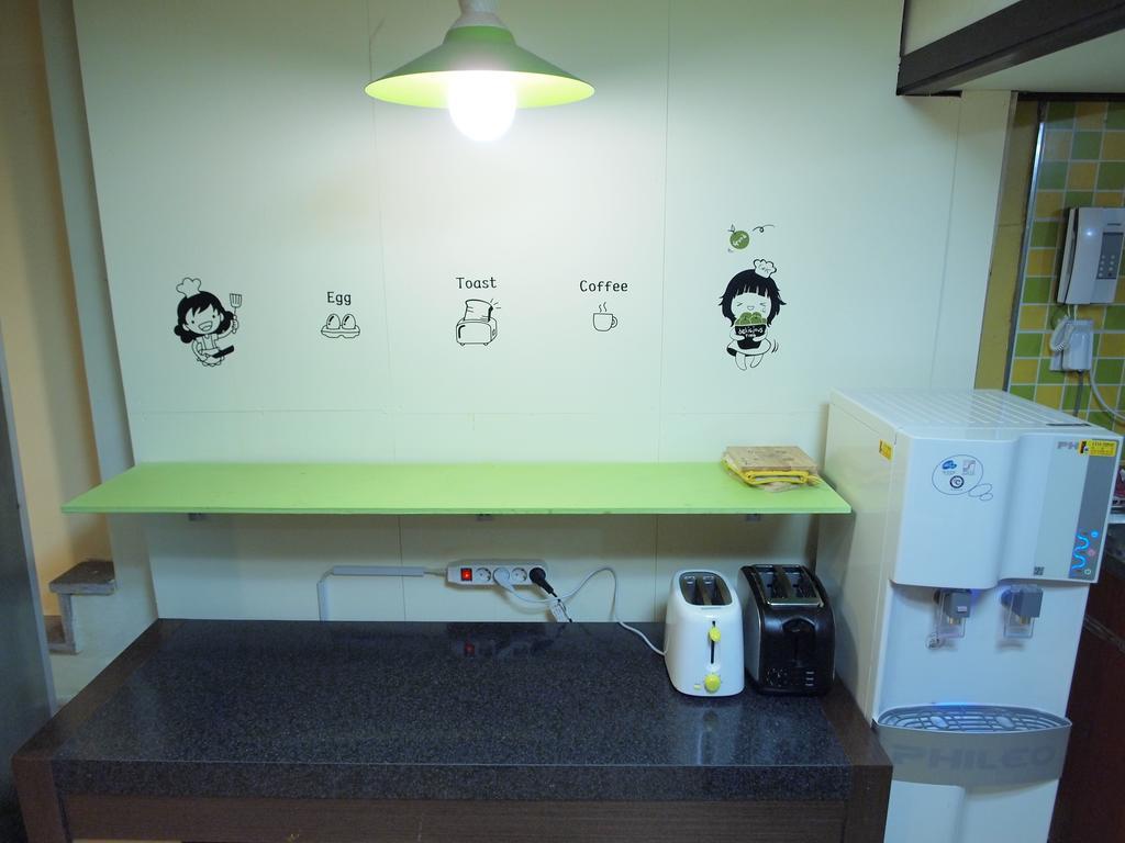 Shinchon Hostel Сеул Экстерьер фото