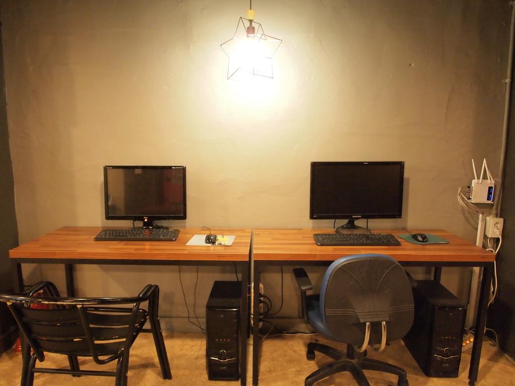 Shinchon Hostel Сеул Экстерьер фото