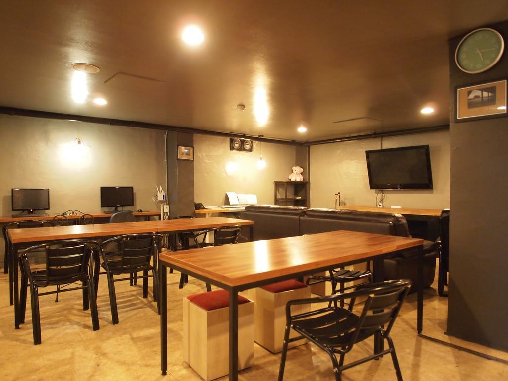Shinchon Hostel Сеул Экстерьер фото