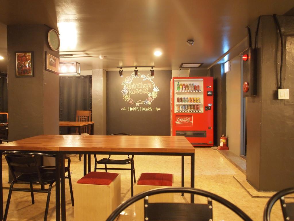 Shinchon Hostel Сеул Экстерьер фото