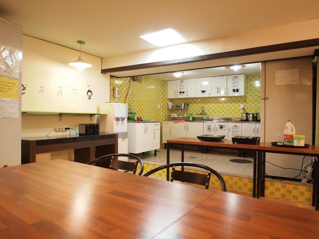 Shinchon Hostel Сеул Экстерьер фото